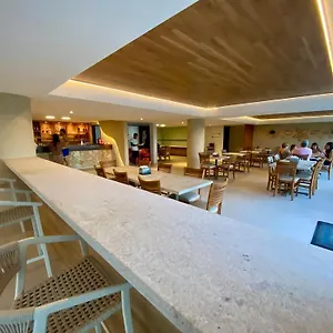 https://flat-117-flat-com-vista-pro-mar-no-marupiara-suites-muro-alto.portodegalinhashotels.com